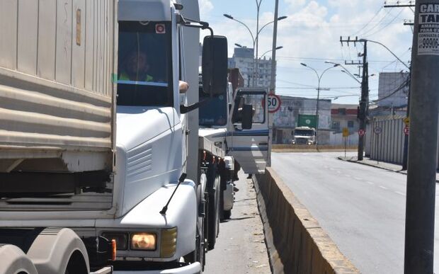 Paralisação: Caminhoneiros se mobilizam em Navegantes, Itajaí e Itapoá para iniciar greve da categoria
