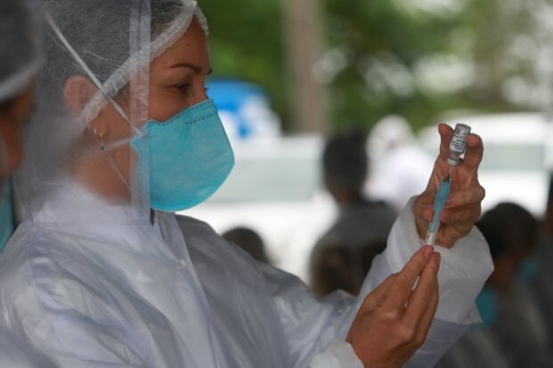 Vacinação: SC distribui Pfizer e AstraZeneca para segunda dose e reforço contra a Covid-19
