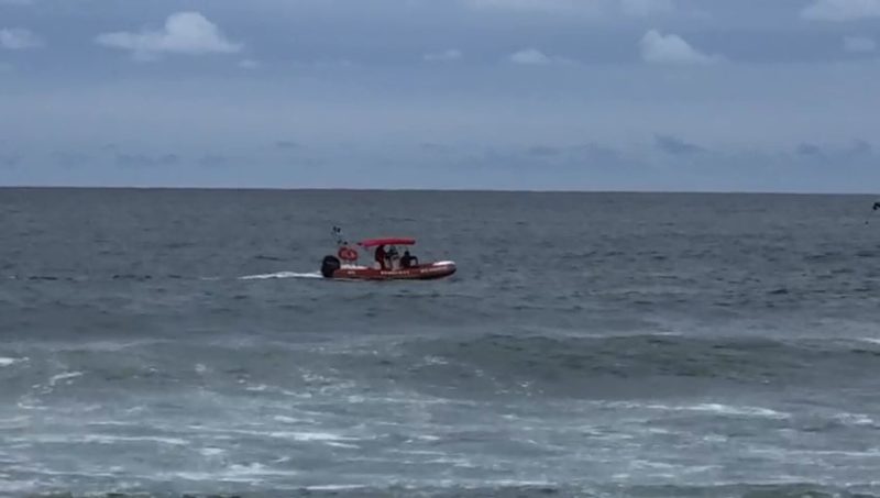 Itajaí: Jovem desaparece no mar depois de festa de aniversário na praia da Atalaia