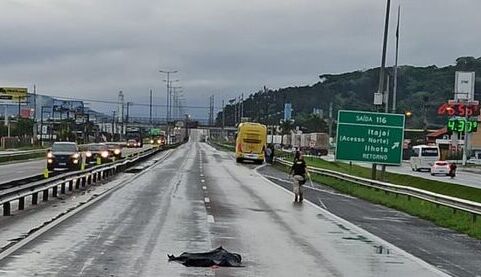 Itajaí: Homem morre atropelado por ônibus no quilômetro 116 da BR-101