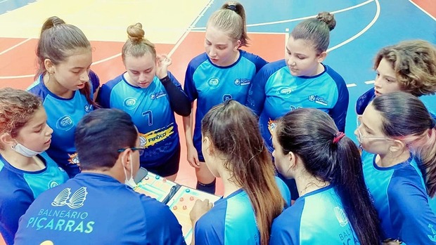 No pódio: Balneário Piçarras é campeã em três categorias no Festival de Voleibol de Pomerode