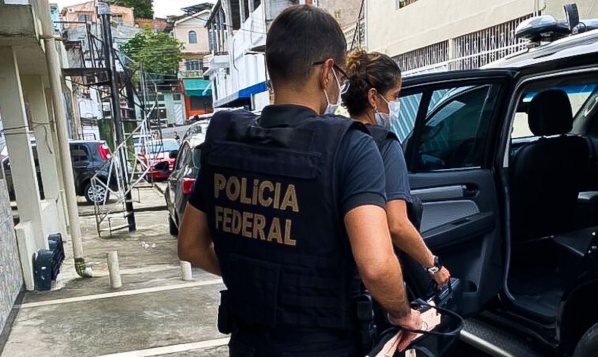 Segue o Baile: Polícia Federal deflagra operação contra estelionatários que recebiam salários de pensionistas falecidos
