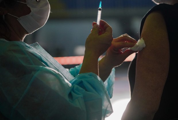 Boletim Covid-19: Dose de reforço em adultos acima de 18 anos começa a ser aplicada dia 20 de novembro em SC