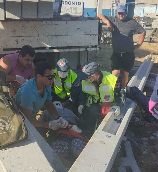 Penha: Estrutura em construção de quadra de esportes da escola Antônio João Pinto cai e deixa três pessoas feridas na Olaria