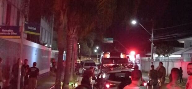 Tava passeando com o Au Au: Assaltante leva três tiros de policial de folga durante tentativa de assalto