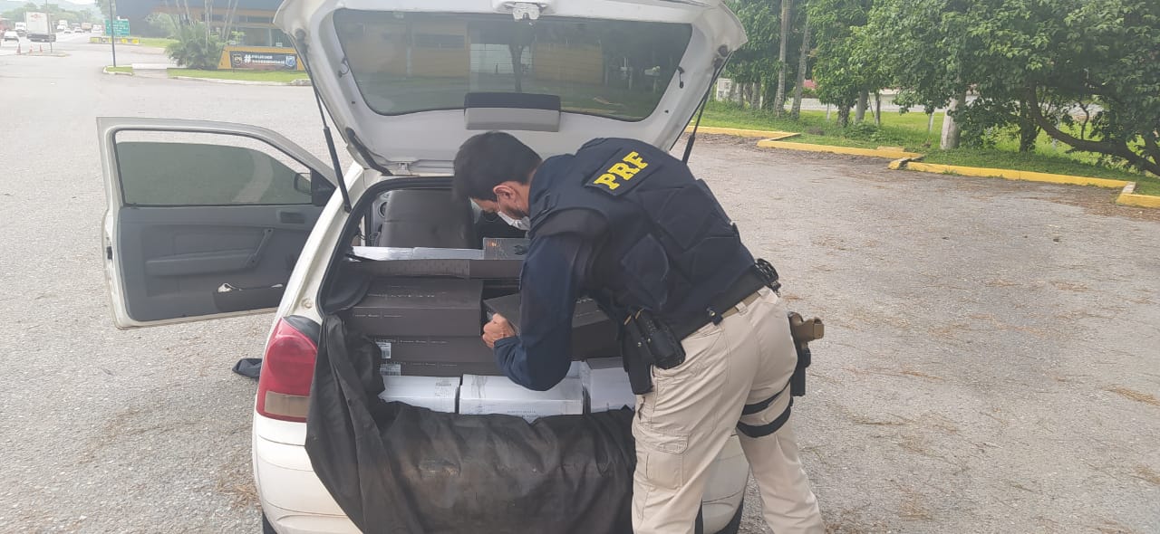 Amargo Sabor: PRF apreende vinho argentino importado irregularmente na BR-101 em Joinville