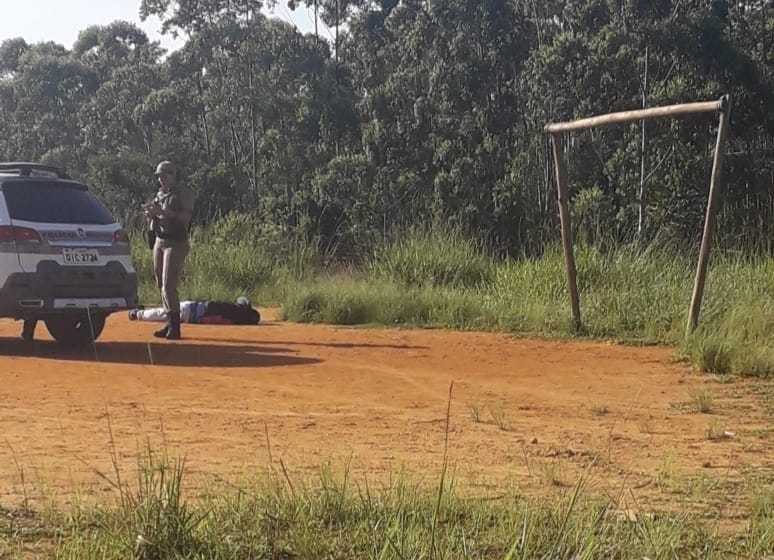 NA PEQUENA ÁREA: JOVEM MORRE BALEADO EM CAMPO DE FUTEBOL NO BAIRRO ITINGA EM ARAQUARI