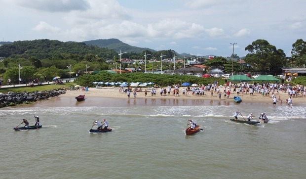 “Bateiraço”: Corrida de Bateira na praia de Balneário Piçarras foi um sucesso