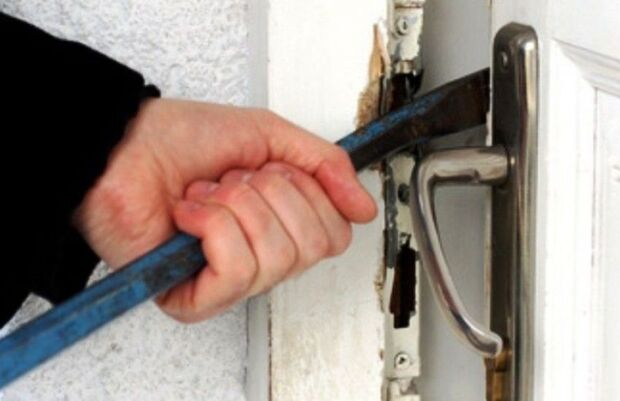 Tá feia a coisa: Ladrões invadem duas casas em Balneário Piçarras