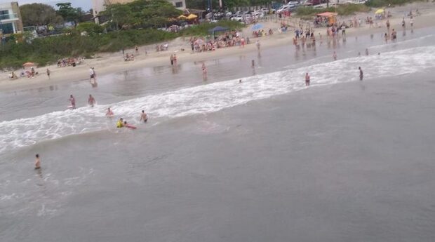 Afogamentos: Homem morre após família se afogar em praia de Itapoá