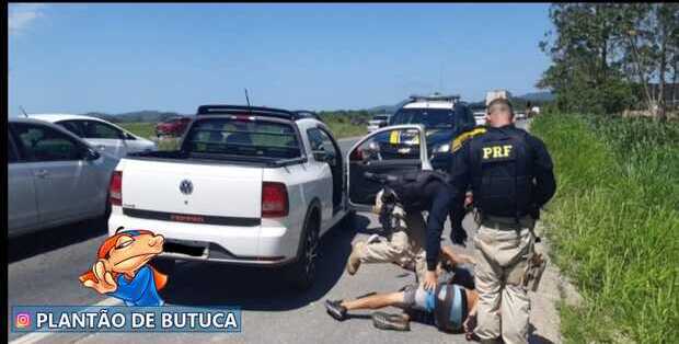 Navegantes: Dupla é presa na BR-470 com carro roubado em Indaial
