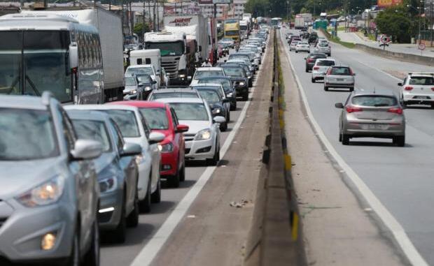 Passos de tartaruga: BR-101 registra 50 quilômetros de lentidão desde Garuva até Balneário Camboriú