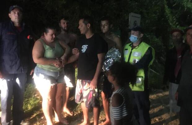 Penha: Homem se perde em trilha da praia de São Miguel e é resgatado por moradores e bombeiros