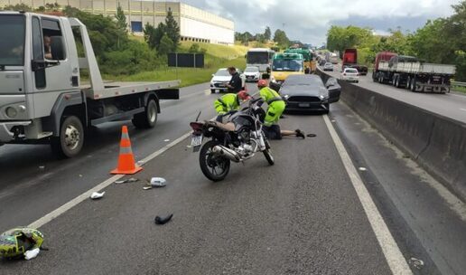 Barra Velha: Motociclista cai e morre atropelado por carreta Volvo na BR-101