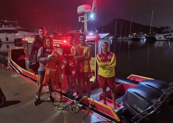 À Deriva: Casal de velejadores é resgatado pelos Bombeiros no litoral de Penha