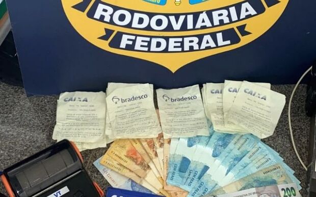 Navegantes: Trio que aplicava golpe em caixas eletrônicos em preso na BR-101