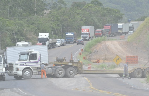 Alerta: BR-470 terá ponto de interdição total amanhã próximo a entrada de Luiz Alves