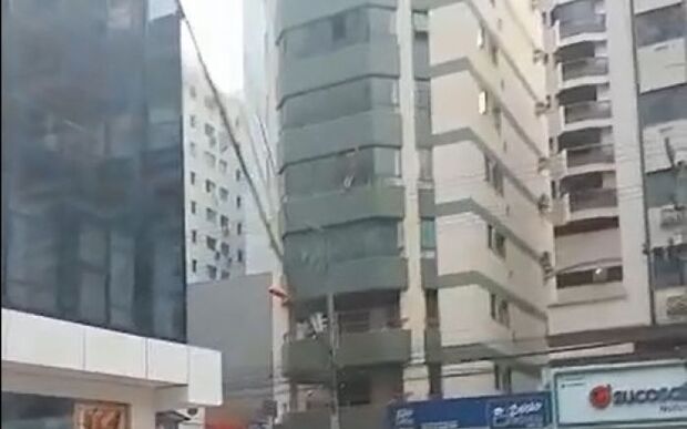 Balneário Camboriú: Jovem pula do quarto andar e segue internado no hospital Ruth Cardoso
