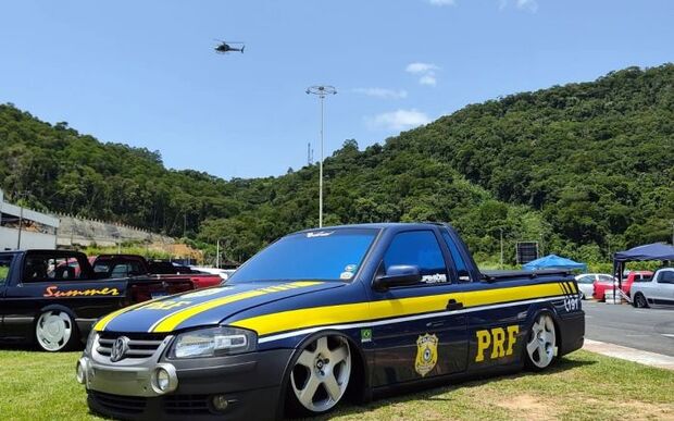 Falsificação: Picape com adesivo fake da PRF é apreendida pela PRF