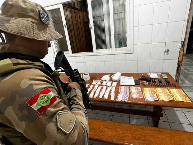 Controle de Qualidade: Traficante que atuava no disque entrega em Penha e Balneário Piçarras é preso pela PM