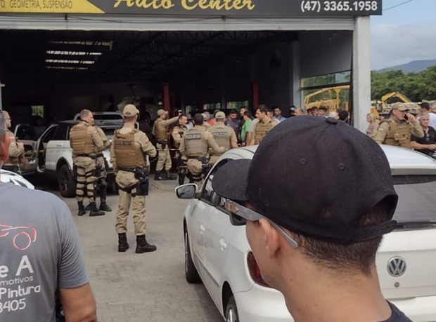 Camboriú: Perseguição termina em troca de tiros e dois suspeitos mortos pela PM