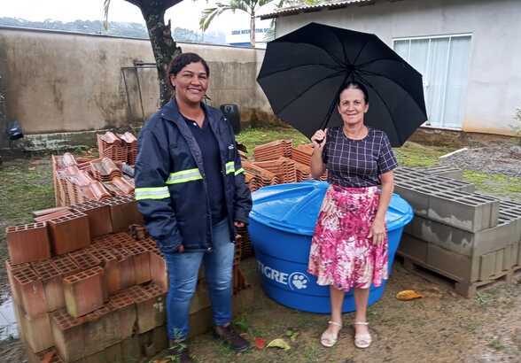 Moradores de Penha são beneficiados com doação de caixas d´água