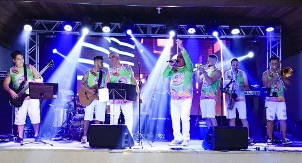Na Praia Alegre: FishMongers e Banda do Jacarezinho se apresentam no Arena Verão SC em Penha