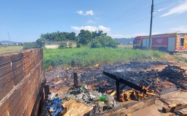 Navegantes: Fogo destrói parte de fábrica de conserva de palmitos