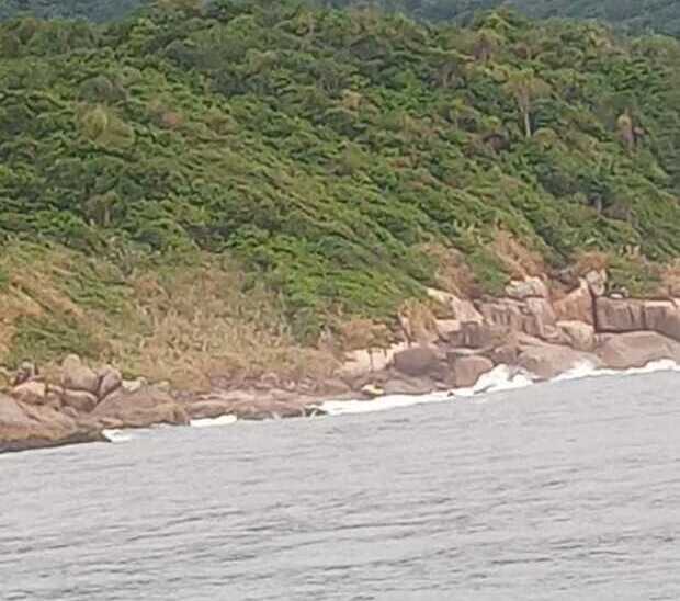 Balneário Camboriú: Embarcação fica a deriva e oito pessoas são resgatadas na Ponta das Taquaras