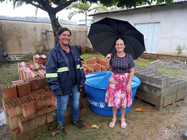 Moradores de Penha são beneficiados com doação de caixas d´água