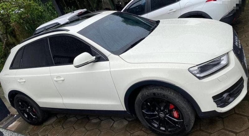 Caixeiro procurado no Amapá em é preso com carro de luxo em São Francisco do Sul