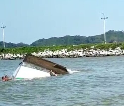 Naufrágio: Identificado o barco de pesca de emborcou próximo dos molhes da barra do Rio Itajaí-açu