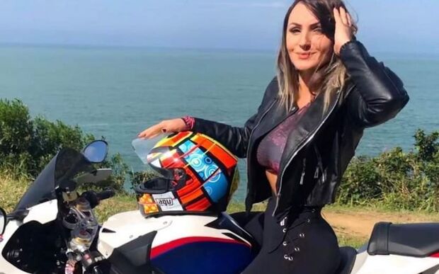 Itajaí: Mulher de 32 anos morre em grave acidente de moto na BR-101 ao voltar do Moto Carrero