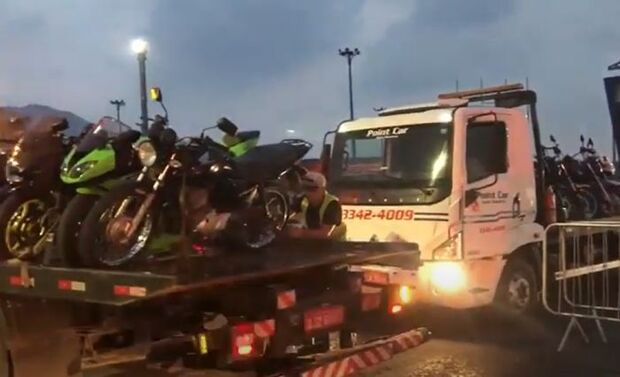 Moto Carrero: Policia Militar aplica 90 multas e apreende 52 motocicletas no final de semana em Penha