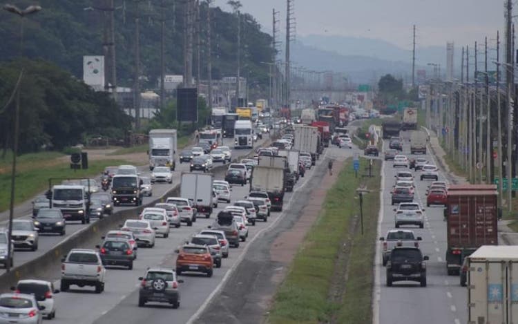 DE VOLTA PRA CASA: BR-101 COM TRÂNSITO LENTO NO LITORAL NORTE CATARINENSE NESTA TERÇA