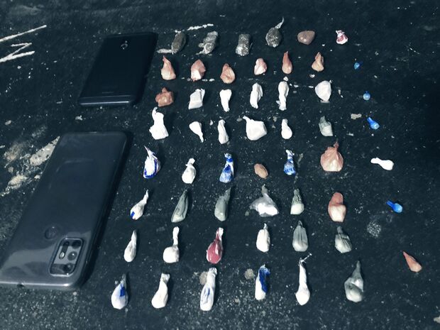 Navegantes: Trio é preso por tráfico de drogas na Favelinha do Aeroporto