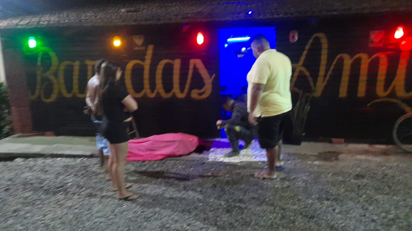 Madrugada sangrenta: Motoqueiro mata segurança de boate e fere duas pessoas, na marginal Oeste da BR-101, em Barra Velha