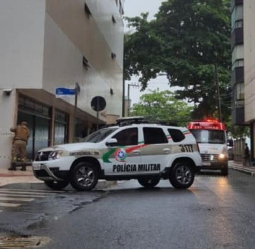 Balneário Camboriú: Homem morre ao cair do sexto andar do edifício Mário Quintana