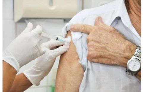 Covid-19: Saúde recomenda segunda dose de reforço para idosos acima de 80 anos