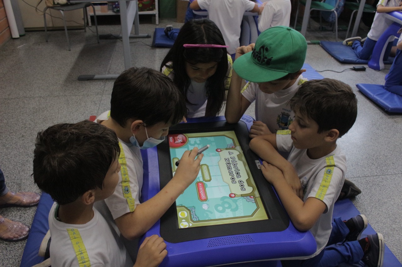 Balneário Piçarras: Rede Municipal de Ensino receberá mesas digitais interativas