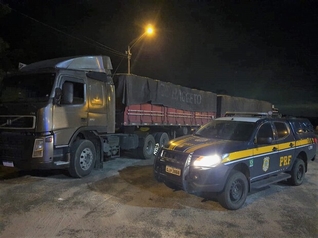 Barra Velha: PRF apreende cerca de 40 toneladas de soja roubadas