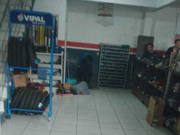 Barra Velha: Homem é morto a tiros dentro da Borracharia Luiza no Posto Maiochi na BR-101