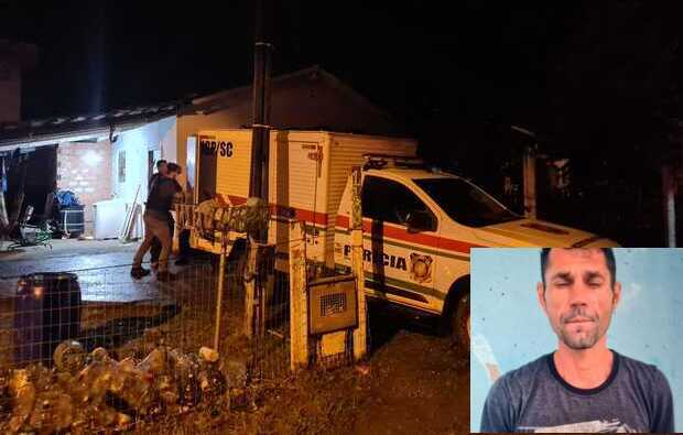 Na Corticeira – Homem é morto á tiros e facadas dentro da própria casa em Guaramirim