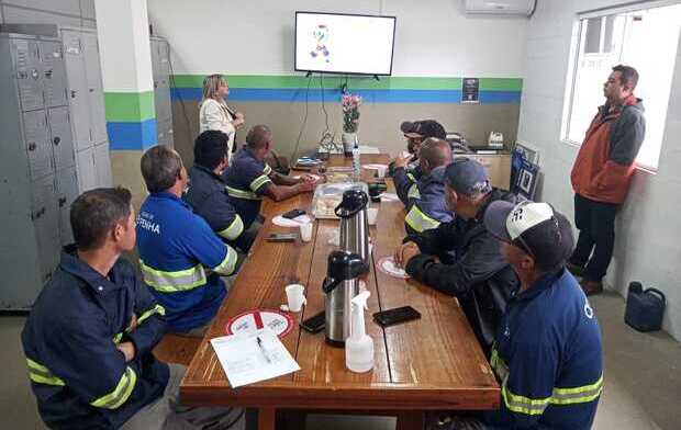 Colaboradores da Águas de Penha participam de palestra sobre autismo