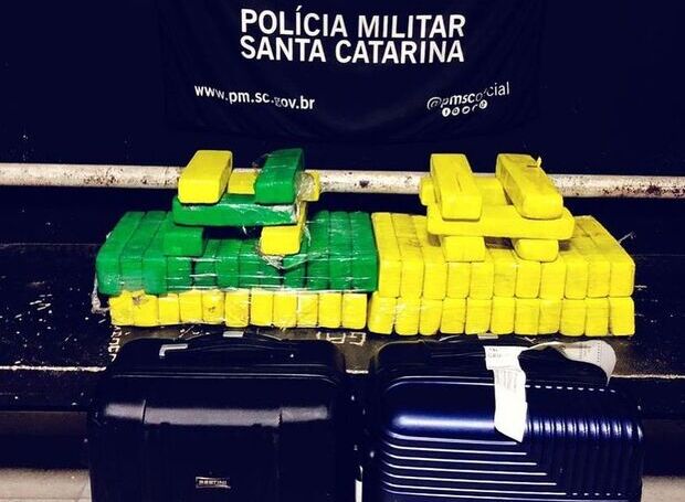 Raio X – Mulher é presa com 34 quilos de maconha no Aeroporto de Navegantes