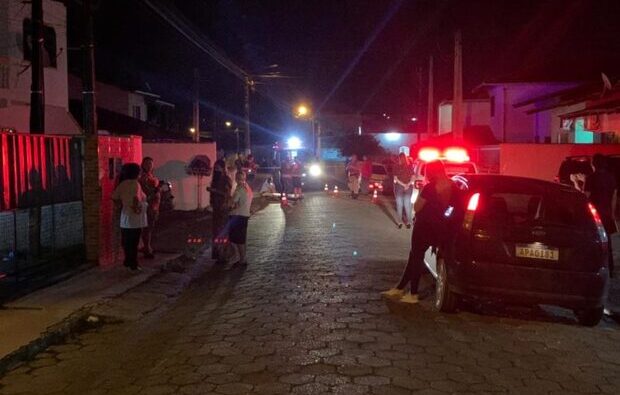 Execução: Homem é morto a tiros na frente de casa em São Francisco do Sul