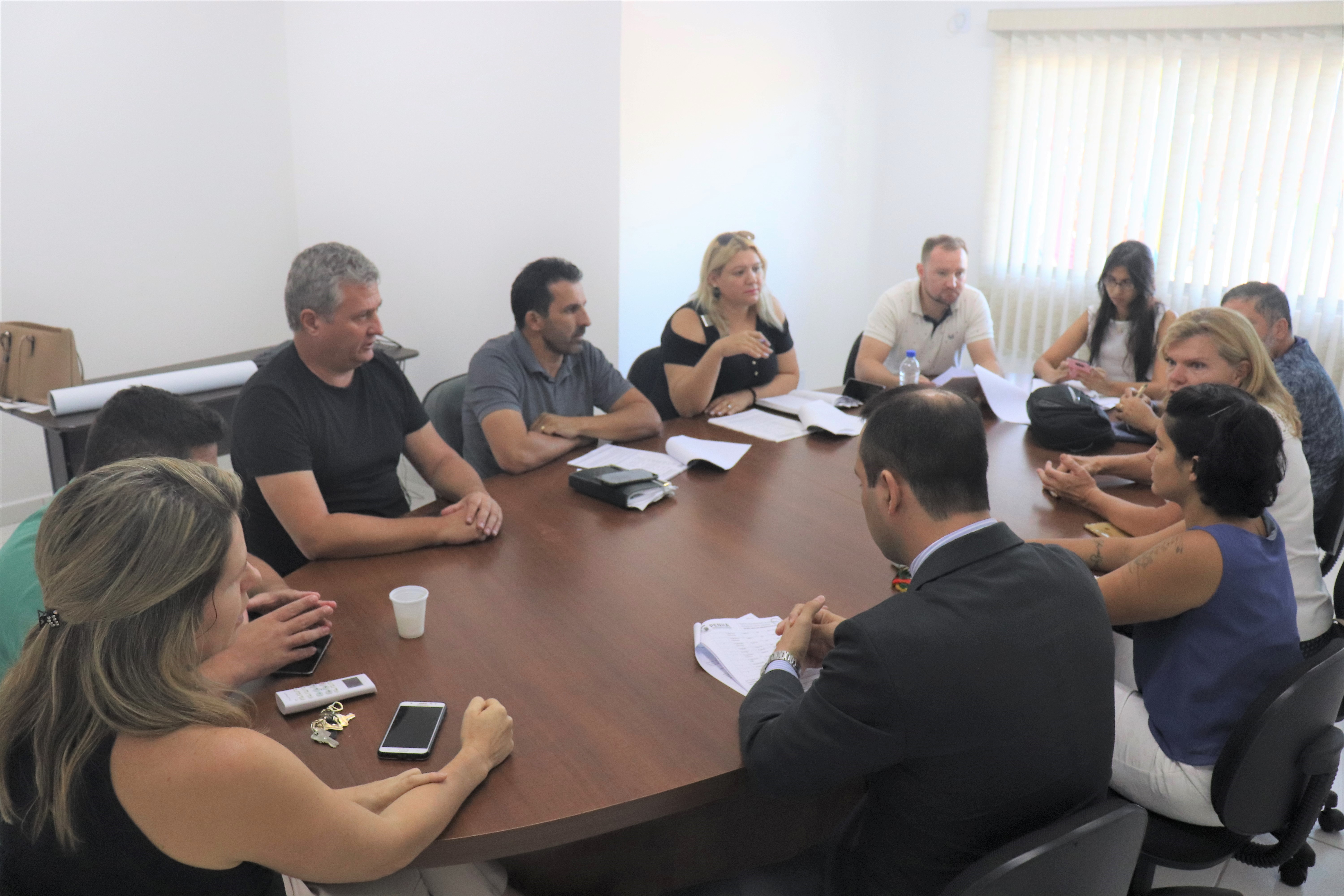 EM DISCUSSÃO: COMISSÃO DE VEREADORES DE PENHA SE REÚNE COM SOCIEDADE CIVIL PARA DISCUTIR CRIAÇÃO DO INSTITUTO MUNICIPAL DO MEIO AMBIENTE