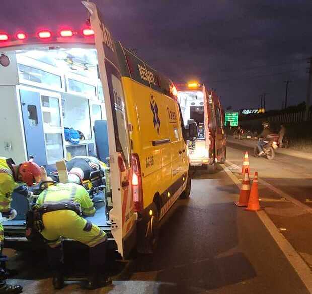 Penha: Ciclista e motociclista ficam feridas em acidente na saída da Transbeto na BR-101