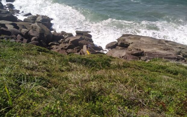 São Francisco do Sul - Corpo de turista paranaense que caiu de costão é encontrado após quatro dias