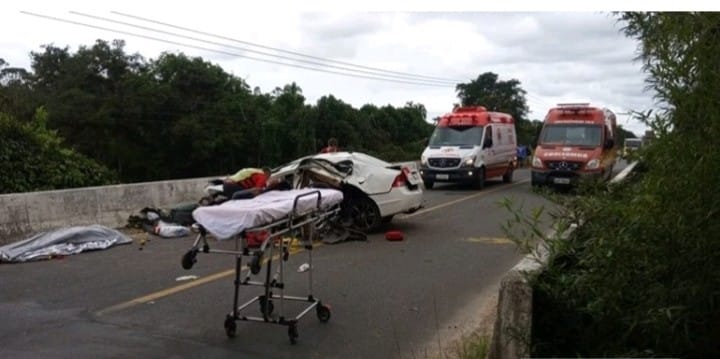EM ITAPOÁ: CARRO BATE EM CABECEIRA DA PONTE DO RIO SAÍ MIRIM E MOTORISTA MORRE NO LOCAL
